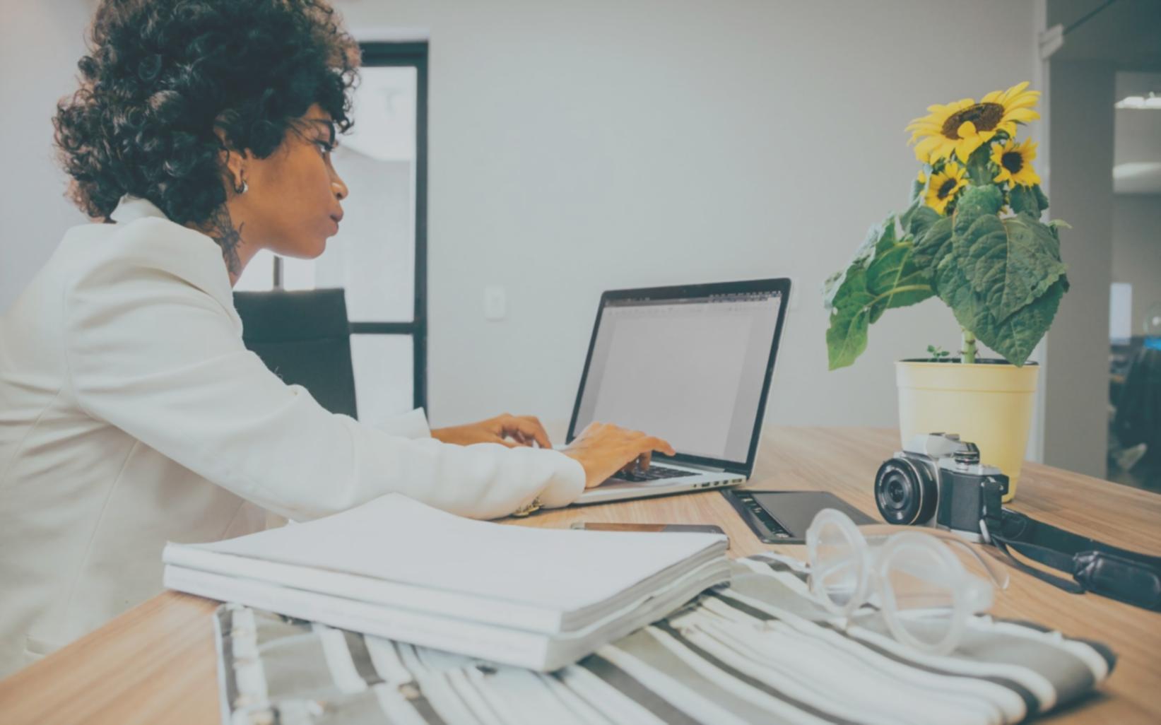 Teamarbeit bei der Entwicklung von Finanzbildungsmaterialien